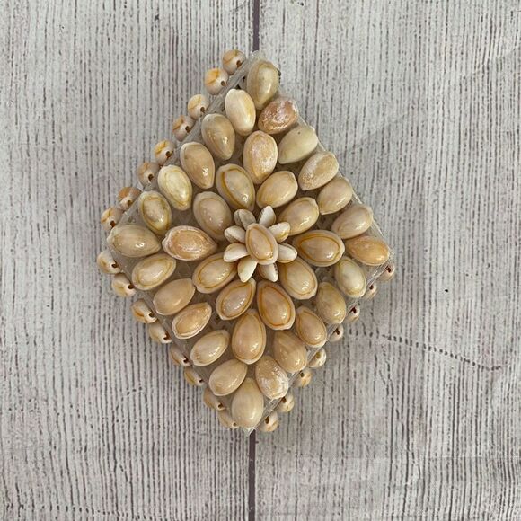 Sea shell change purse with zipper closure 5.5”x4” - Picture 1 of 7